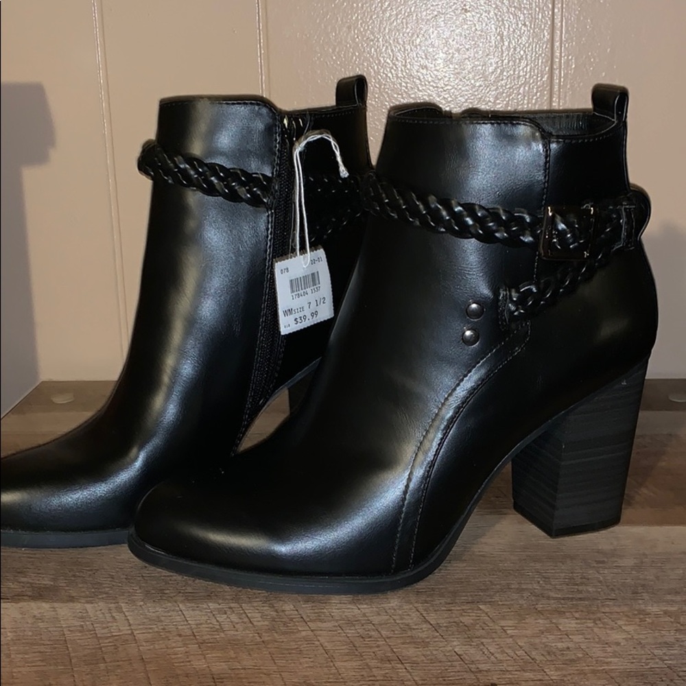 American Eagle booties! NWT